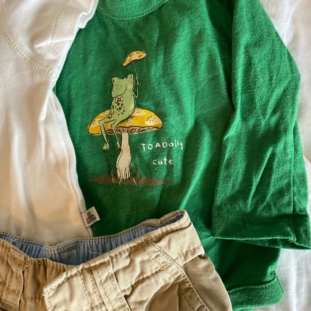 Gap Bundle long sleeve onesie Khaki pants size 3-6M